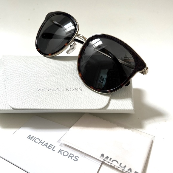 New in Case Original MICHAEL KORS Adrianna Bright Round Sunglasses MK1099B Gold main image 10